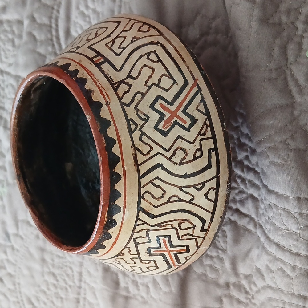 Vintage Shipibo Conivo Ceramic .